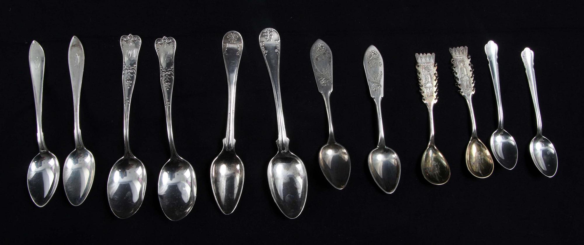 TE-, KAFFE- OCH MOCCASKEDAR ca 70 delar. Silver.