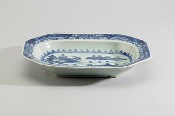 STEKFAT, porslin, Kina Qianlong(1736-95).