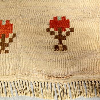 A Swedish 1940's Art Deco flat weave carpet ca 404 x 279 cm.