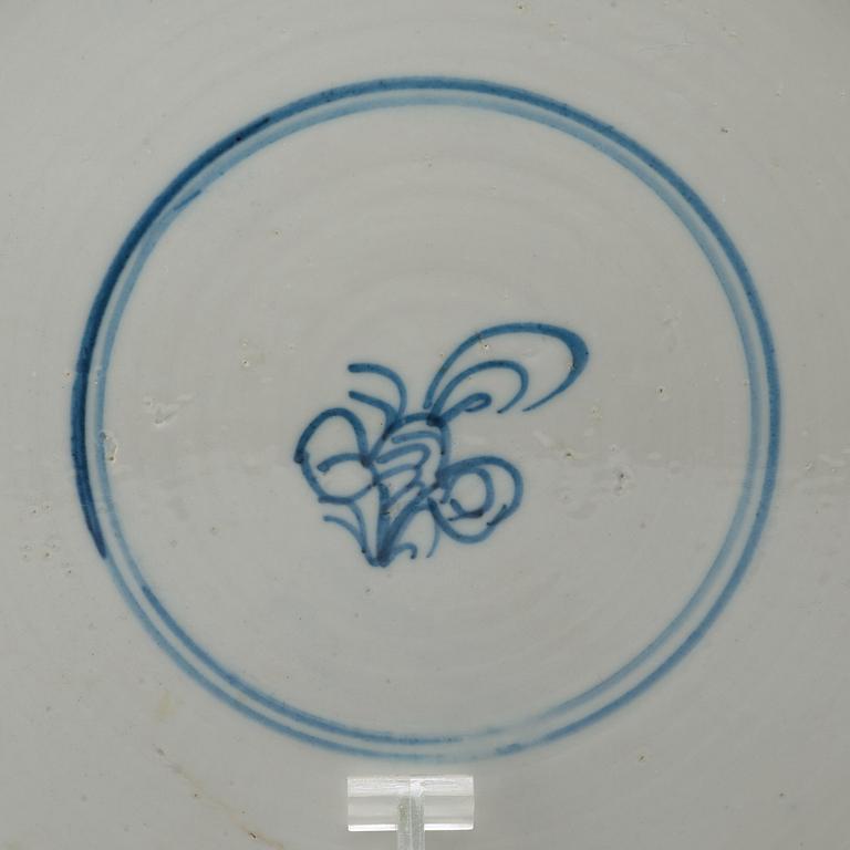 A pair of famille verte dishes, Qing dynasty, Kangxi (1662-1722).