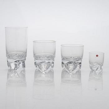 Timo Sarpaneva, juomalaseja, 33 kpl, "Viinahammas" (Kippis) 2399 Iittala. Tuotannossa 1975-1978.