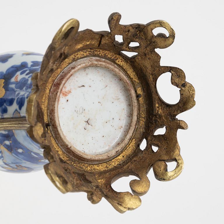 Vas, porslin, Kina, Qingdynastin, 1700-tal.