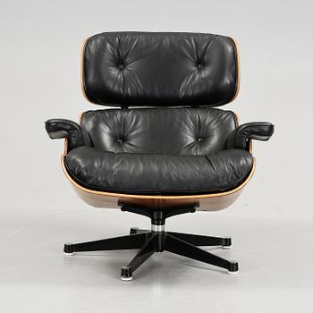 FÅTÖLJ, "Lounge Chair", Charles och Ray Eames, 1900-talets andra hälft.