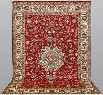 A signed Tabriz carpet, ca 336 x 223 cm.