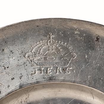 FAT, tenn. Graverat H.E.R.S (Hedvig Eleonora Regina Svecia),av Thomas Hicks 1680, London (verksam 1669/70-1727), Barock.