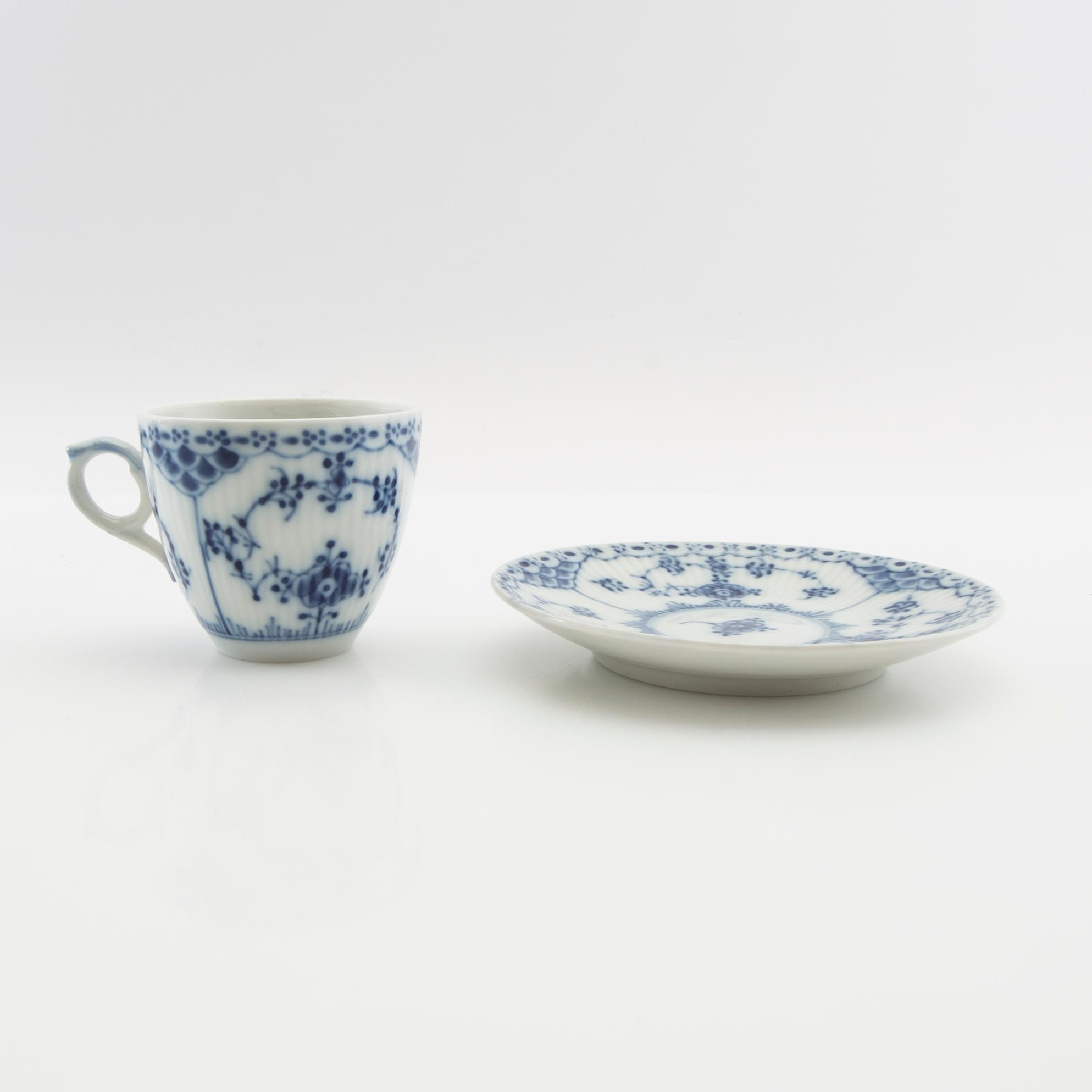 Service "Musselmalet" 13 dl Royal Copenhagen Denmark porcelain.