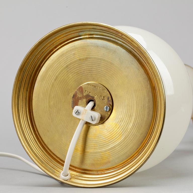 BORDSLAMPA, glas, 1900-talets mitt. Inköpta på Firma Svenskt Tenn, modellnr 2583.