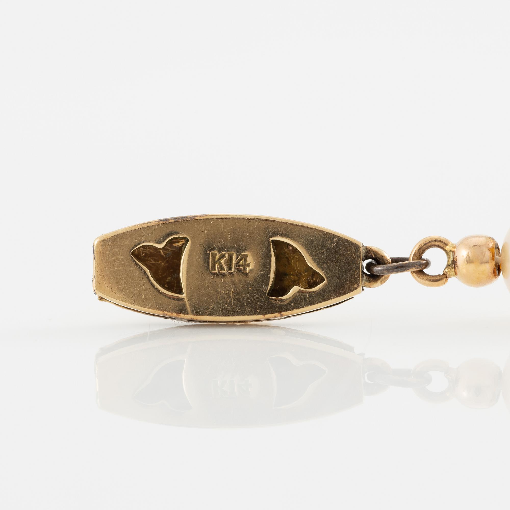 Pearl necklace, with cultured pearls, with a clasp in 14K gold.