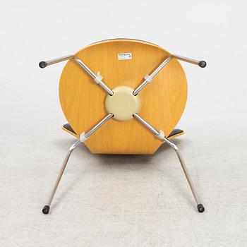 Arne Jacobsen, stolar, 4 st, "Sjuan", Fritz Hansen, Danmark, 2001.