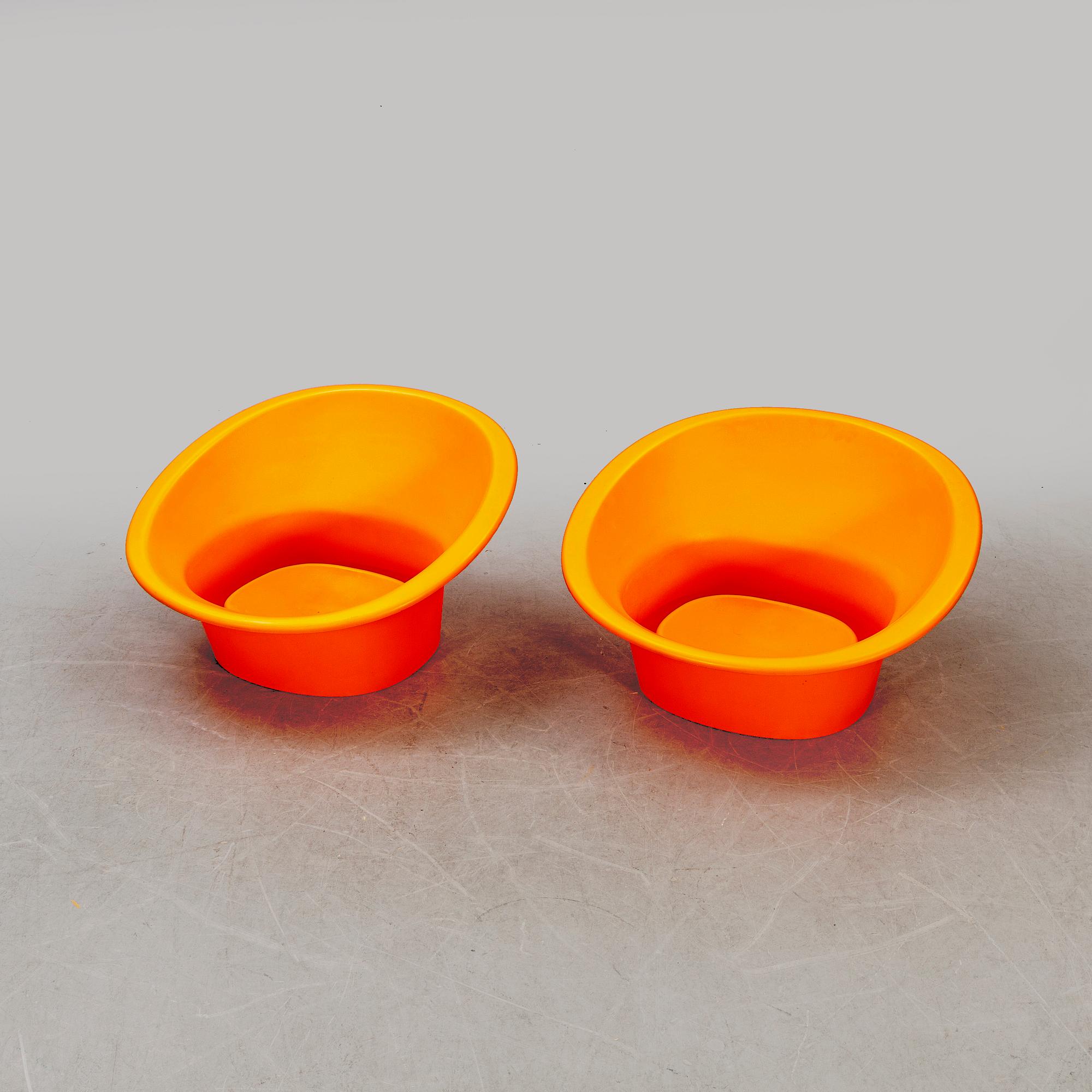 Svante Schöblom, a pair of 1970s plastic easy chairs from Overman Ab Tranås.