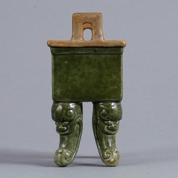 RÖKELSEKAR, porslin, Kina troligen 1800-tal.