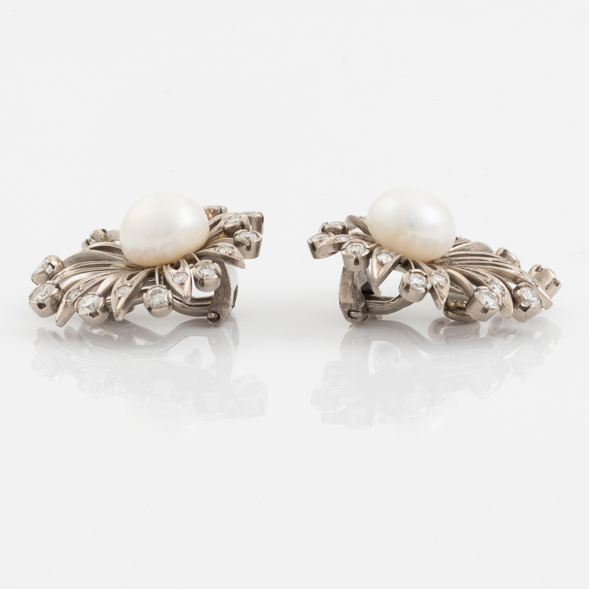 A A Tillander demi-parure suite.