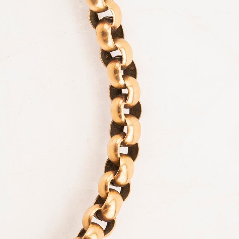 An 18K gold watch chain from year 1900.