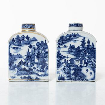 Tedosor, 2 st samt kopp med fat, kompaniporslin, Kina, omkring 1800.