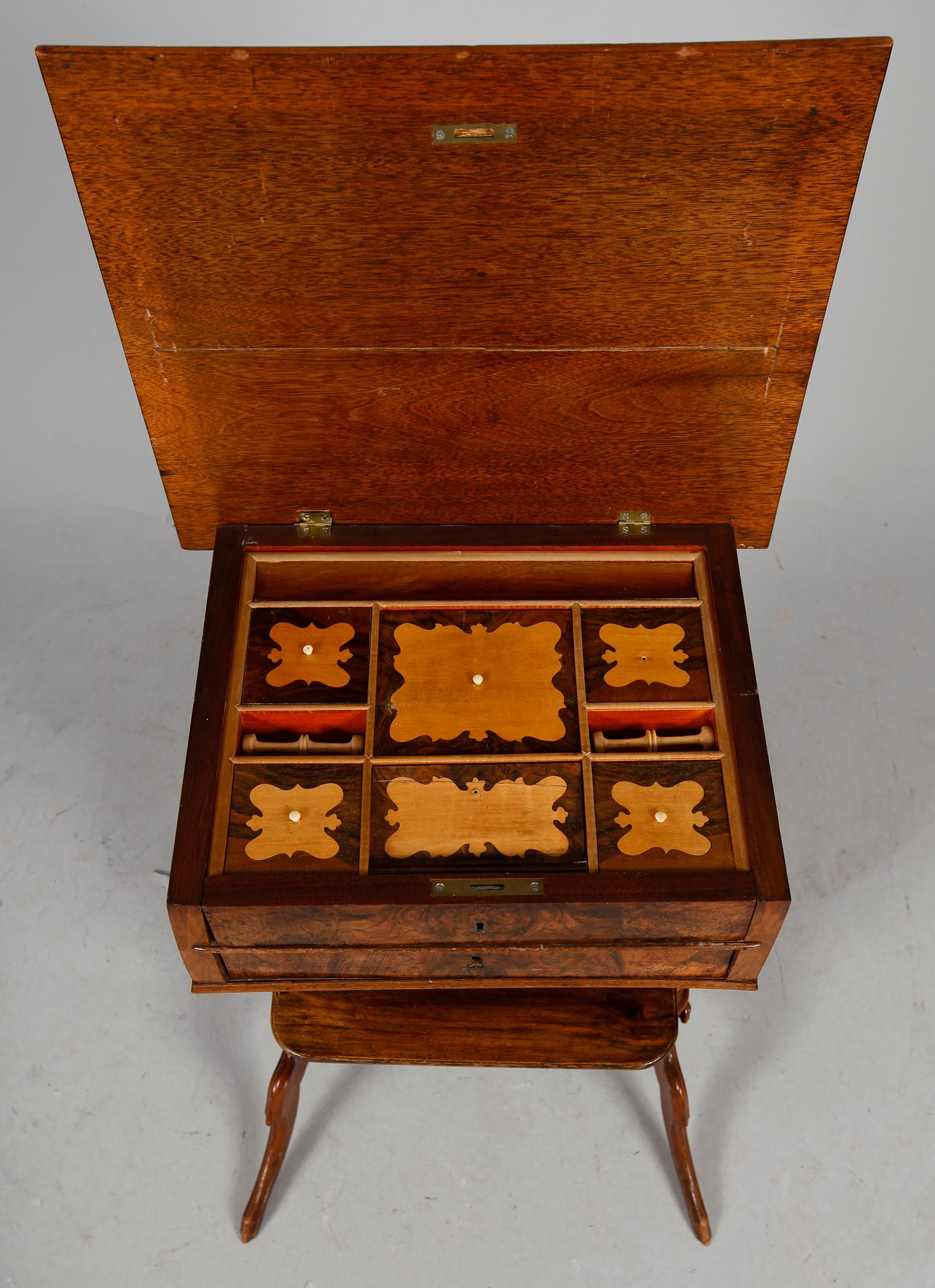 DAMARBETSBORD, nyrenässans, sent 1800-tal.