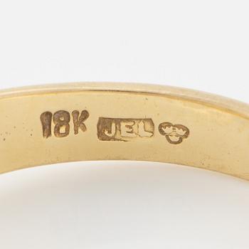 Ring 18K guld med rubin, safir och smaragd och briljantslipade diamanter.