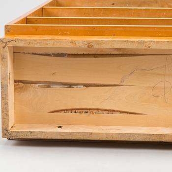 Aino Aalto, kirjahylly, malli 408, O.Y. Huonekalu- ja Rakennustyötehdas A.B, 1940-luku.