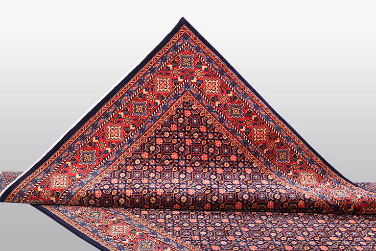 A carpet, Mahal, ca 357 x 248 cm.