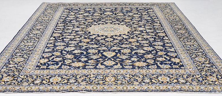 Matta, Keshan, ca 385 x 270 cm.