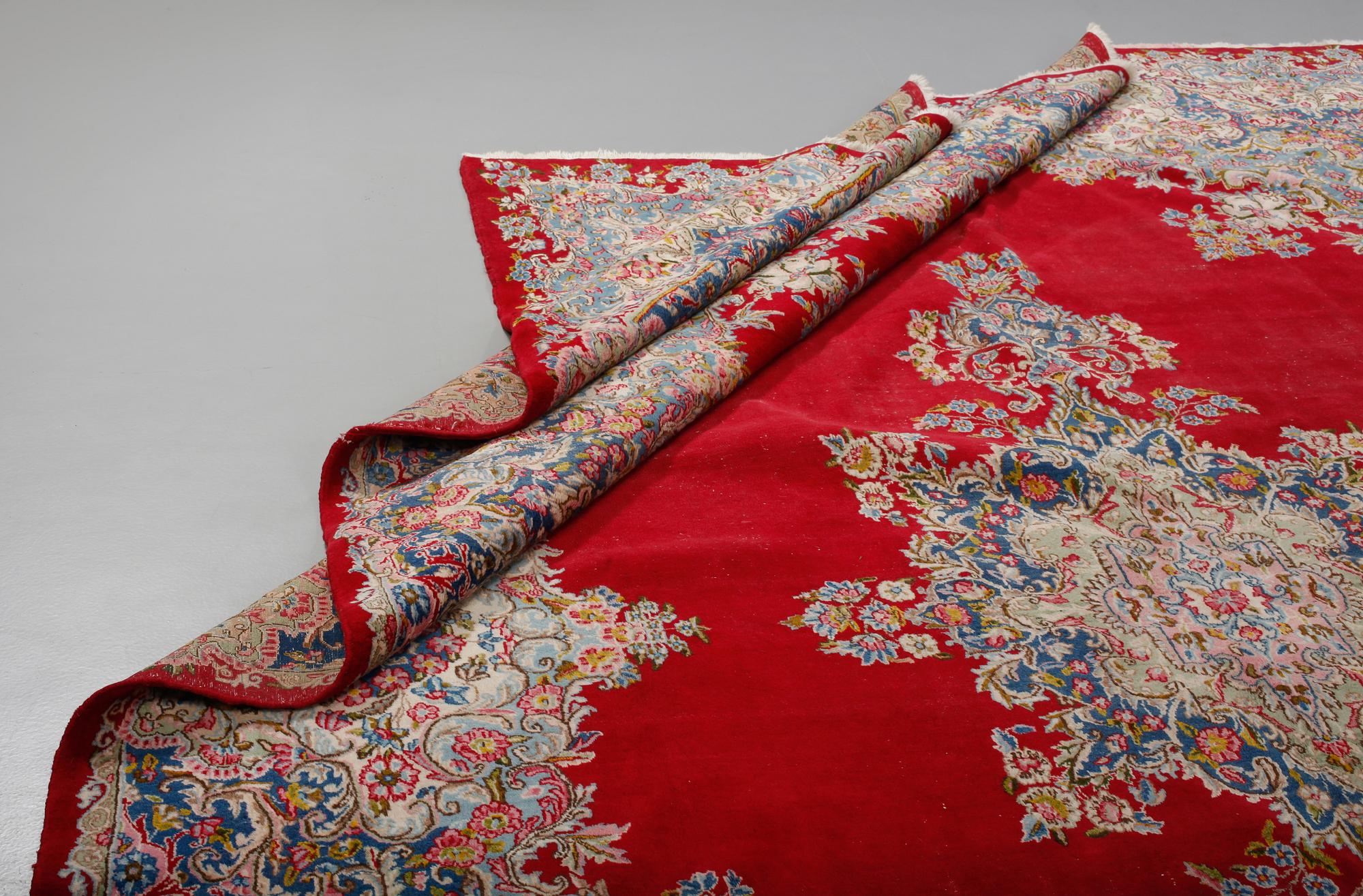 MATTA, Kirman, old, signerad, ca 410 x 290 cm.