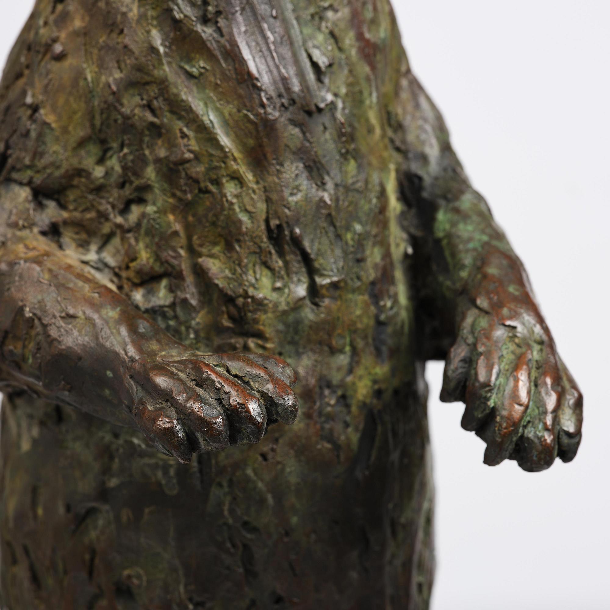 Hamish Mackie, "Standing otter".