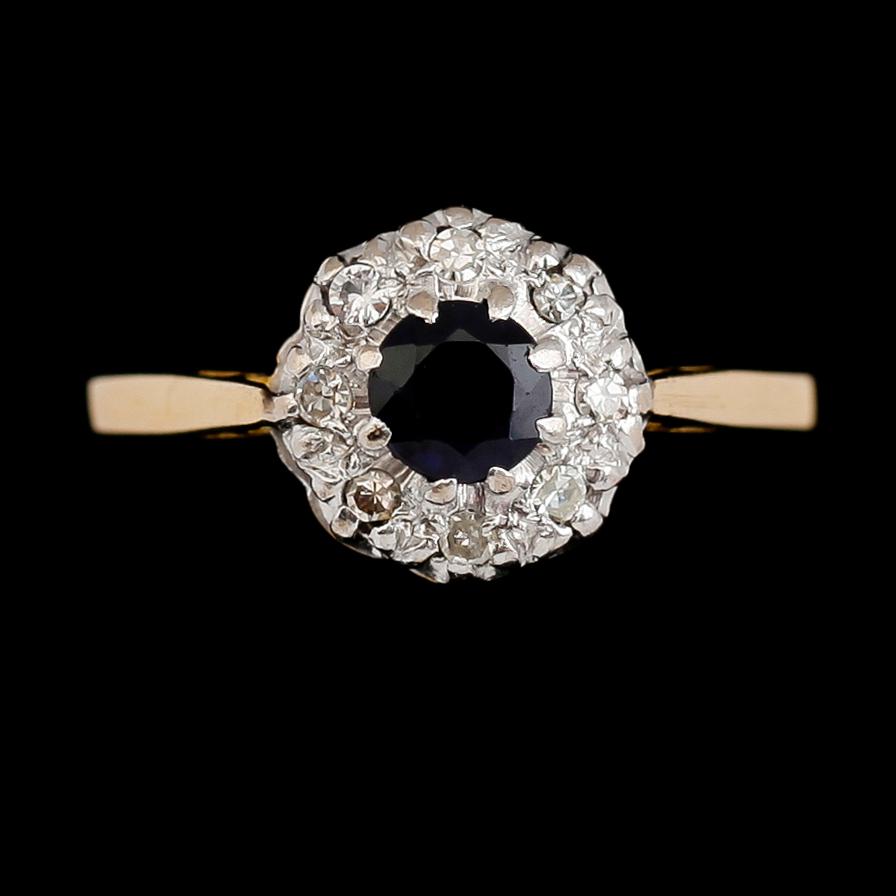 RING, 18 k guld med diamanter och blå sten. Total vikt ca 2 gram.