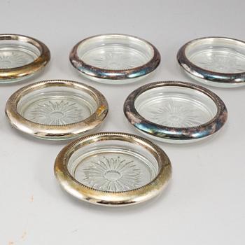 COASTERS, 8 st, nysilver och glas, 1900-tal.