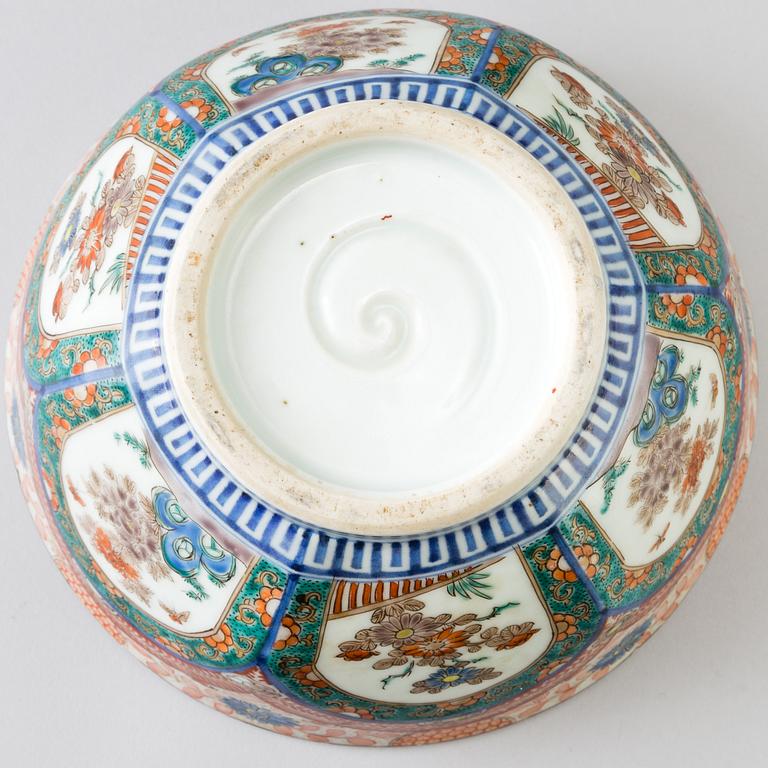 A set of fan-shaped bowls and a larger bowl, Japan, Meiji (1868-1911).