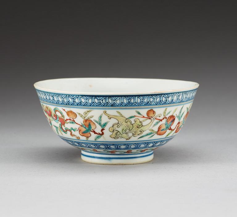 An enamelled bowl, late Qing dynasty, with Guangxu six character mark.
