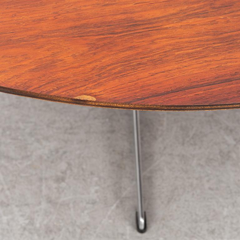 Arne Jacobsen, coffee table, Model No. 0565, 1950s-60s, Fritz Hansen.