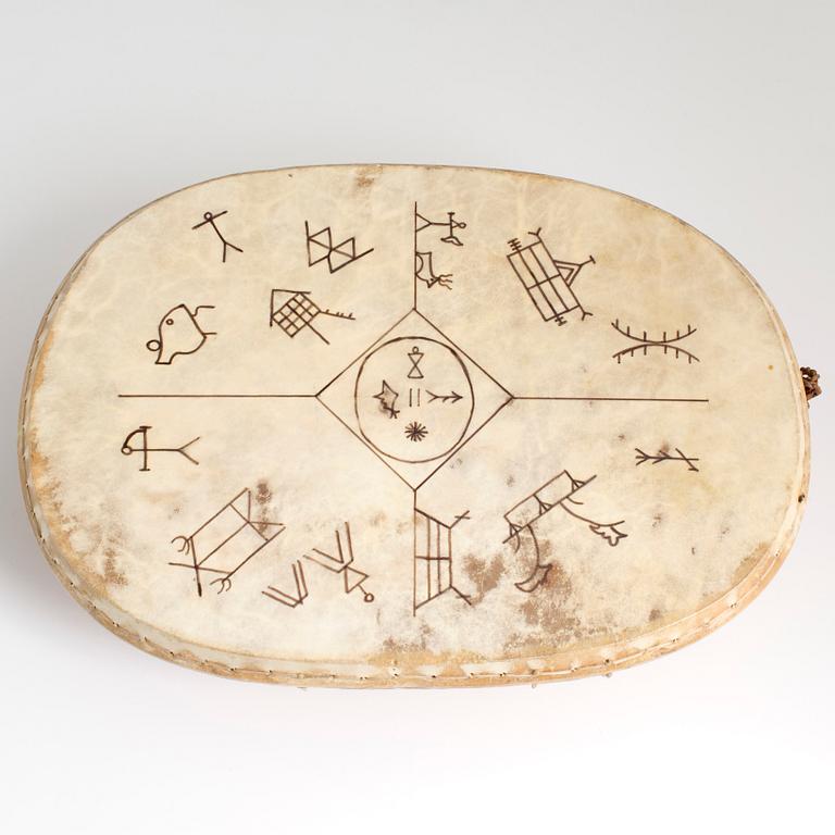 PER-OLA JÖNESTÅL, Kurravaara, ceremonitrumma med hammare, sk. trolltrumma, hammare signerad POJ.