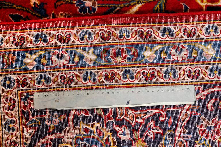 A KESHAN RUG, 401 x 300 cm.