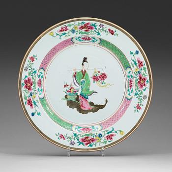 217. A large famille rose dish, Qing dynasty, Qianlong (1736-95).