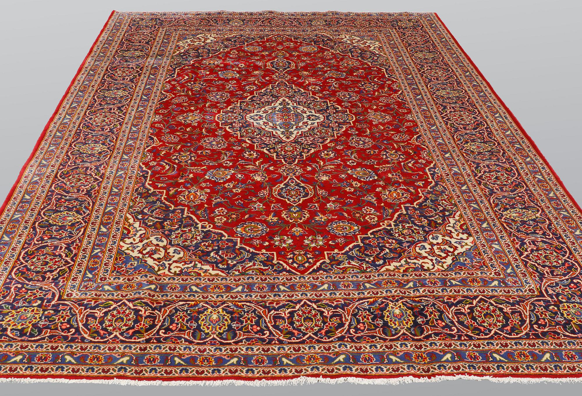 A carpet, Kashan, ca 355 x 248 cm.