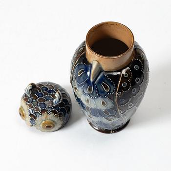 Mark Marshall, tillskriven, urna med lock, stengods, Doulton Lambeth, England, omkring 1900.
