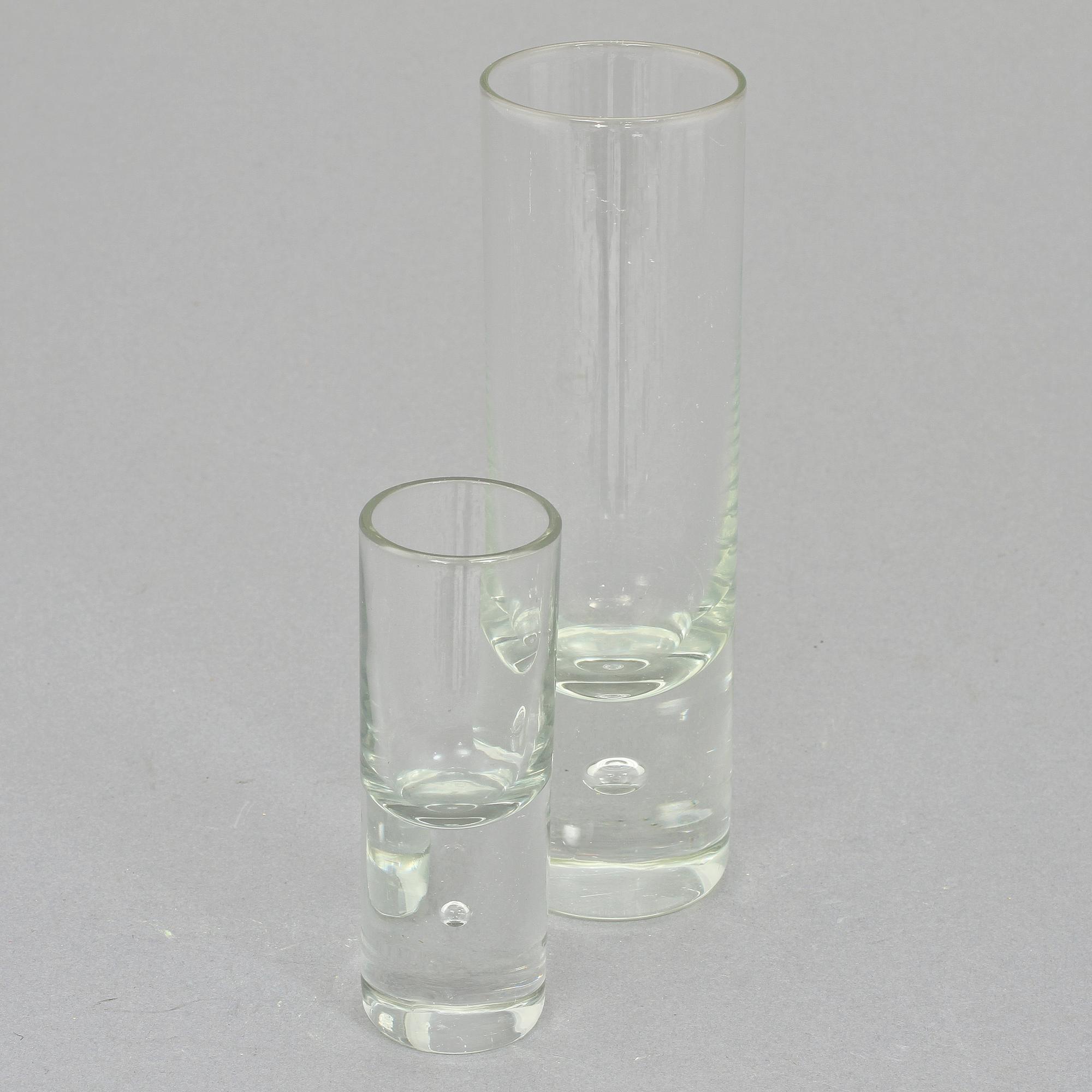 GLASSERVISDELAR, 18 st, glas, "Pippi", Walter Hickman, Kosta, 1960-tal.