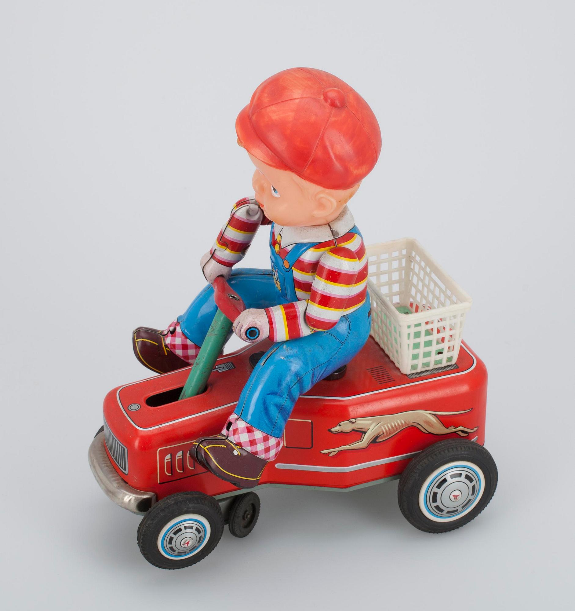 TRAMPBIL MED FÖRARE, plåt.