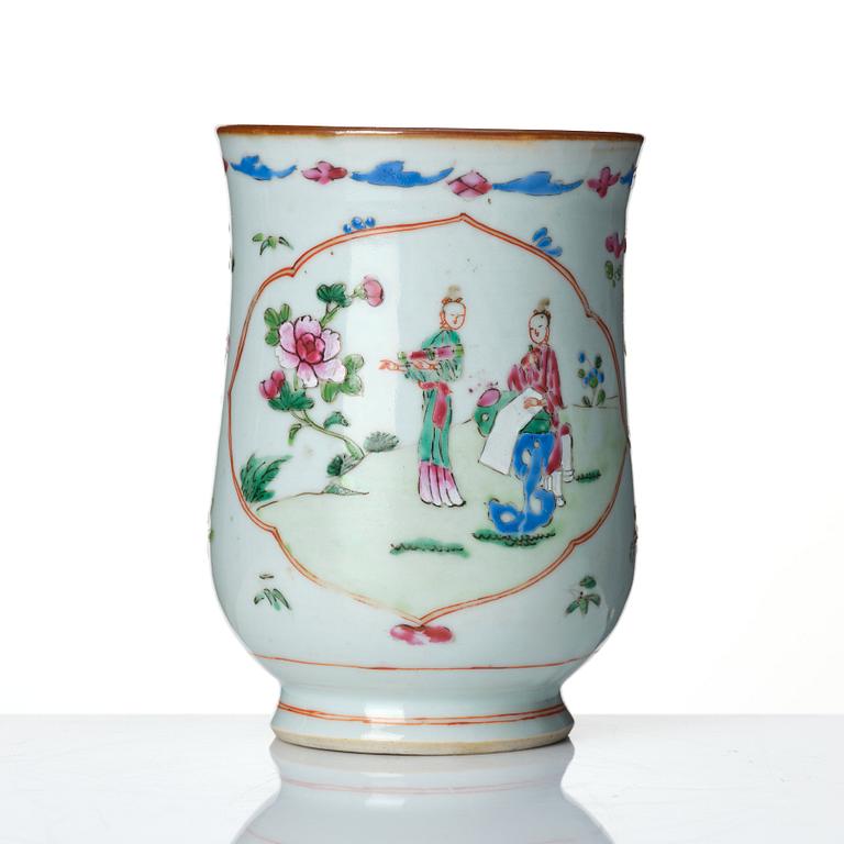 Mugg, kompaniporslin. Kina, Qingdynastin, Qianlong (1736-95).