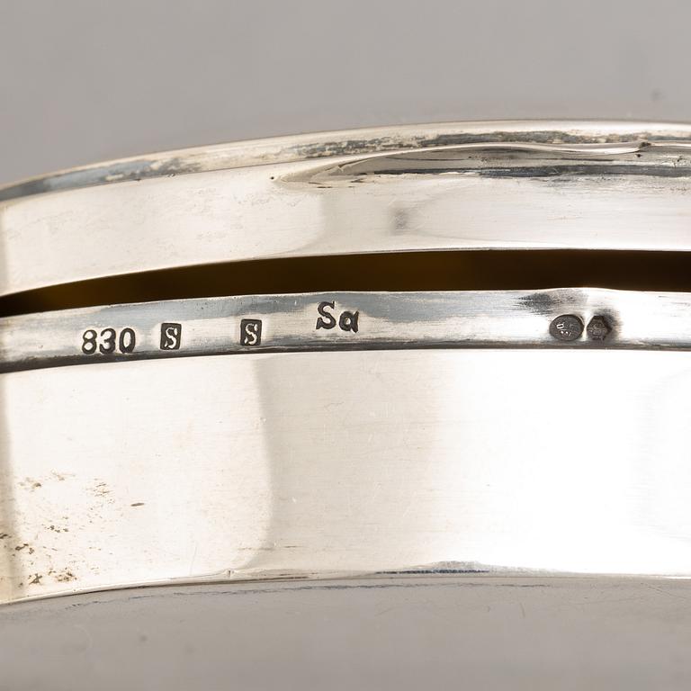 A Ray Urban silver tumbler and a 20th century parcel-gilt silver snuff box, with Swedish import marks.