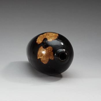 A Jizhou 'leaf' vase, Northern Song dynasty (960-1279).