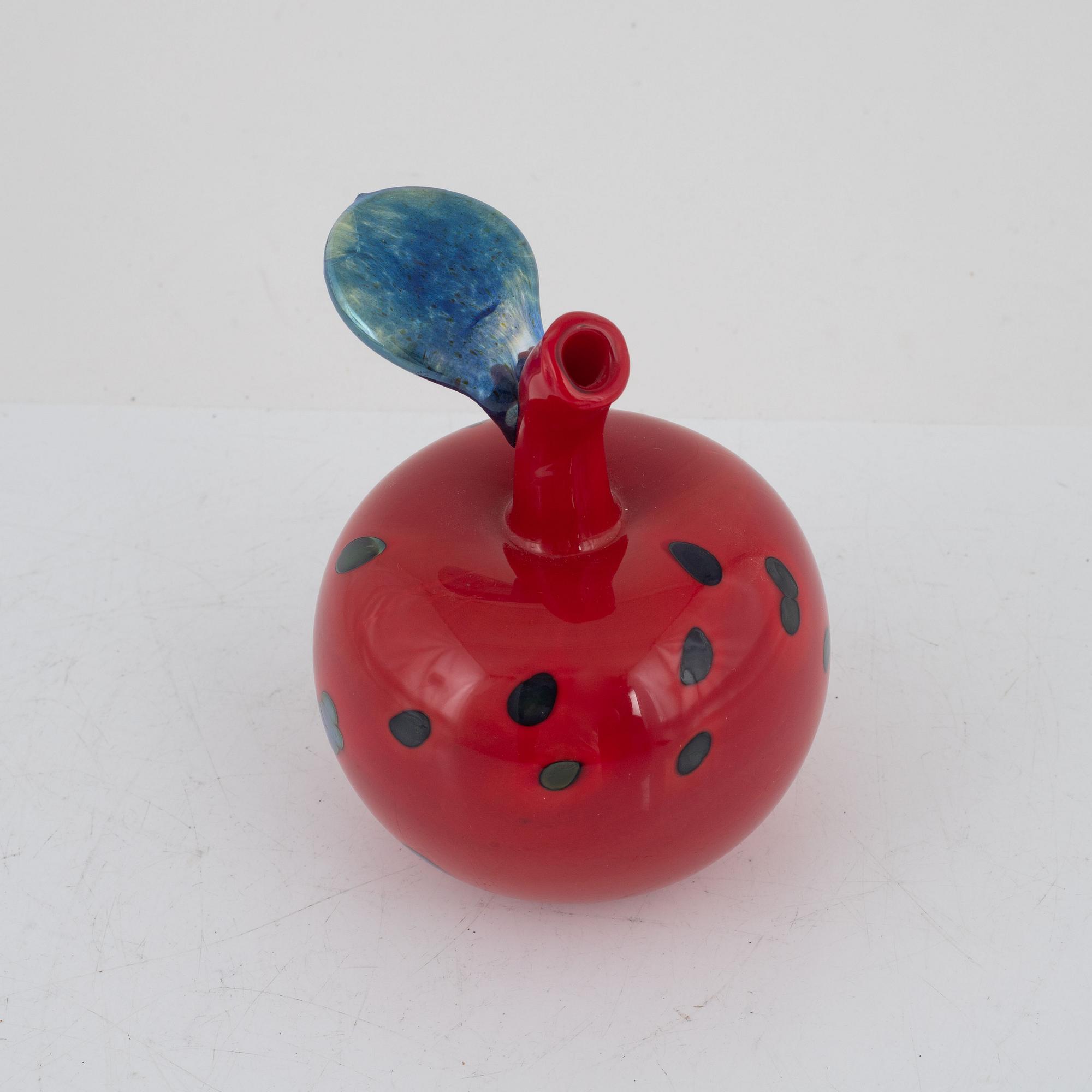 An Oiva Toikka sculpture in glass. Signed  Oiva Toikka Nuutajärvi Notsjö.