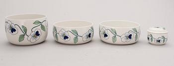 SYLVIA LEUCHOVIUS, 84 osaa, posliinia, "Sylvia", Juhla-astiasto, Rörstrand, 1900-luvun loppupuoli.