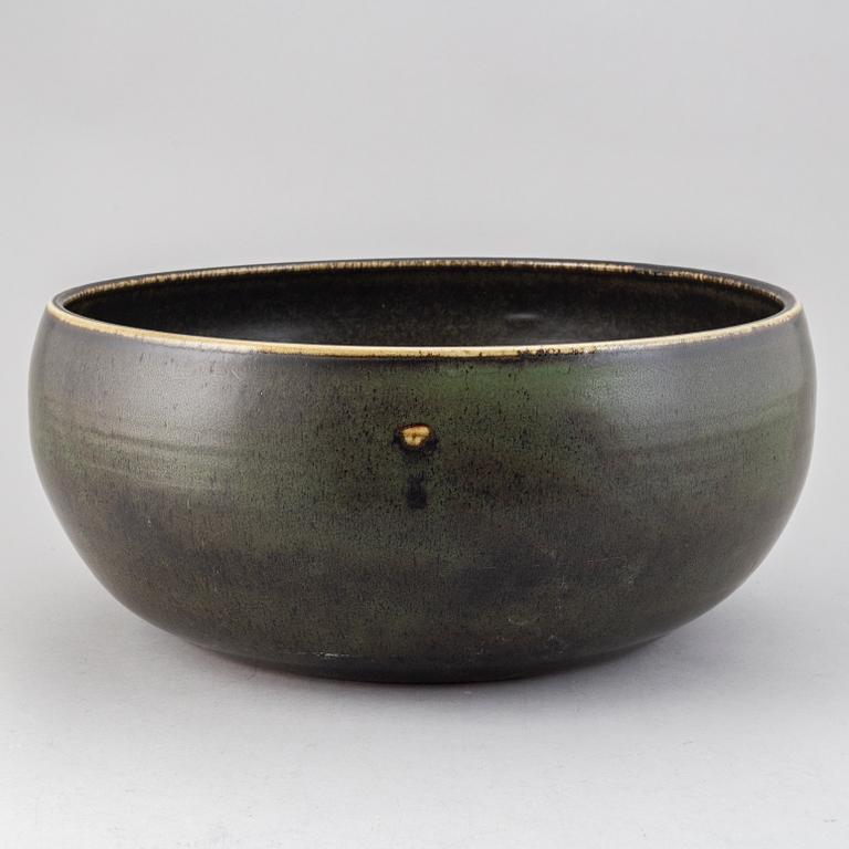 CARL-HARRY STÅLHANE, a large stoneware bowl, Rörstrand 1960.