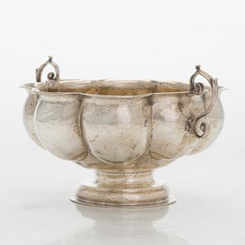 Skål, silver, 1700-tal, oidentifierade stämplar.