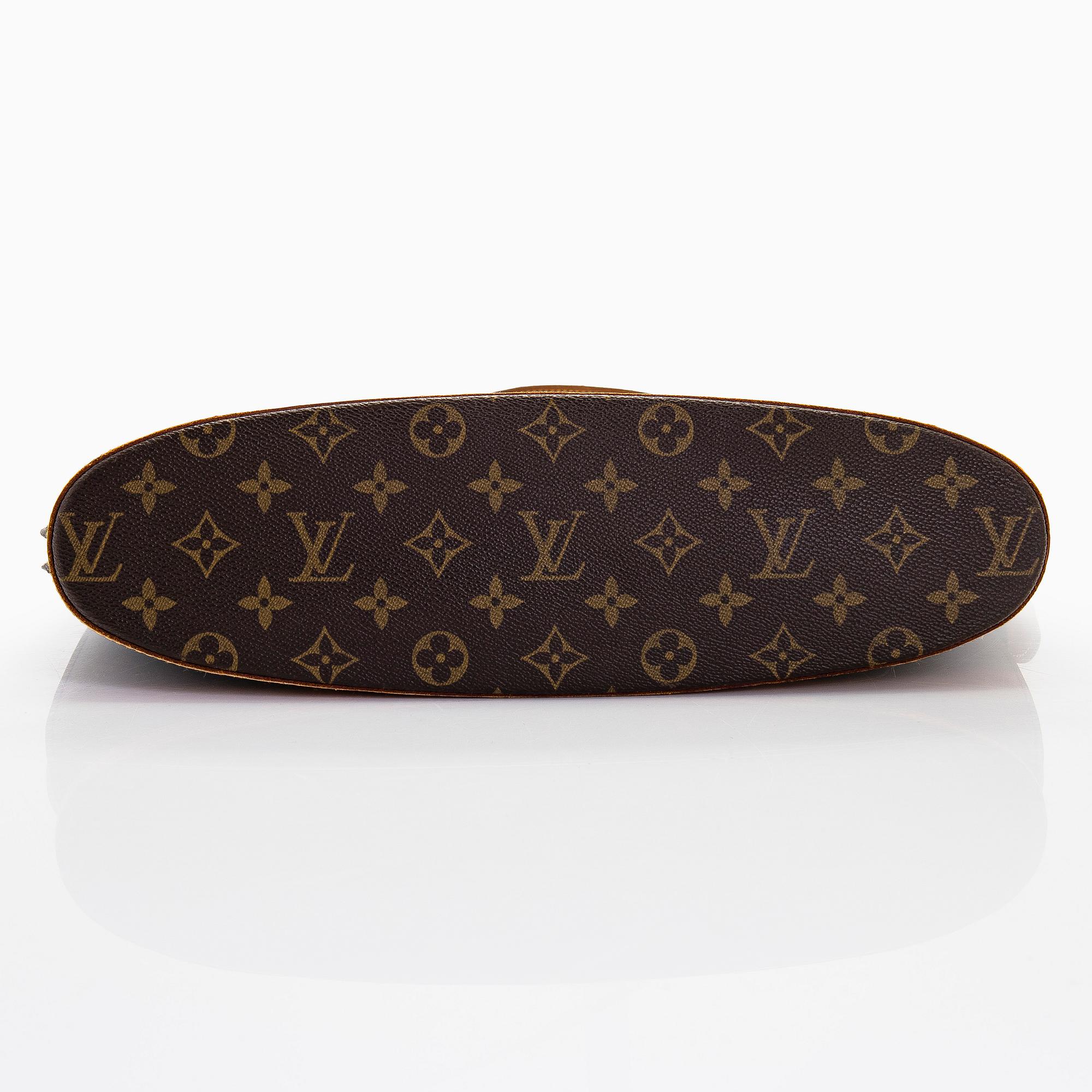 Louis Vuitton, a Monogram Canvas "Babylone" bag.