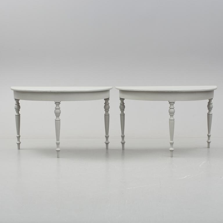 MÅNBORD, tudelat, nyrenässans, 1800-talets andra hälft.