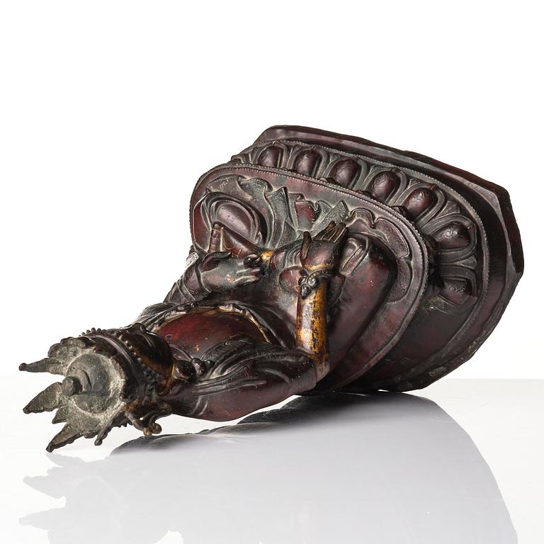 A bronze sculpture of a crowned Buddha, presumably late Ming dynasty, with an inscription dating it as 1530.