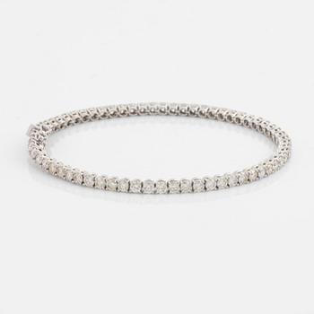 Brilliant cut diamond tennis bracelet.