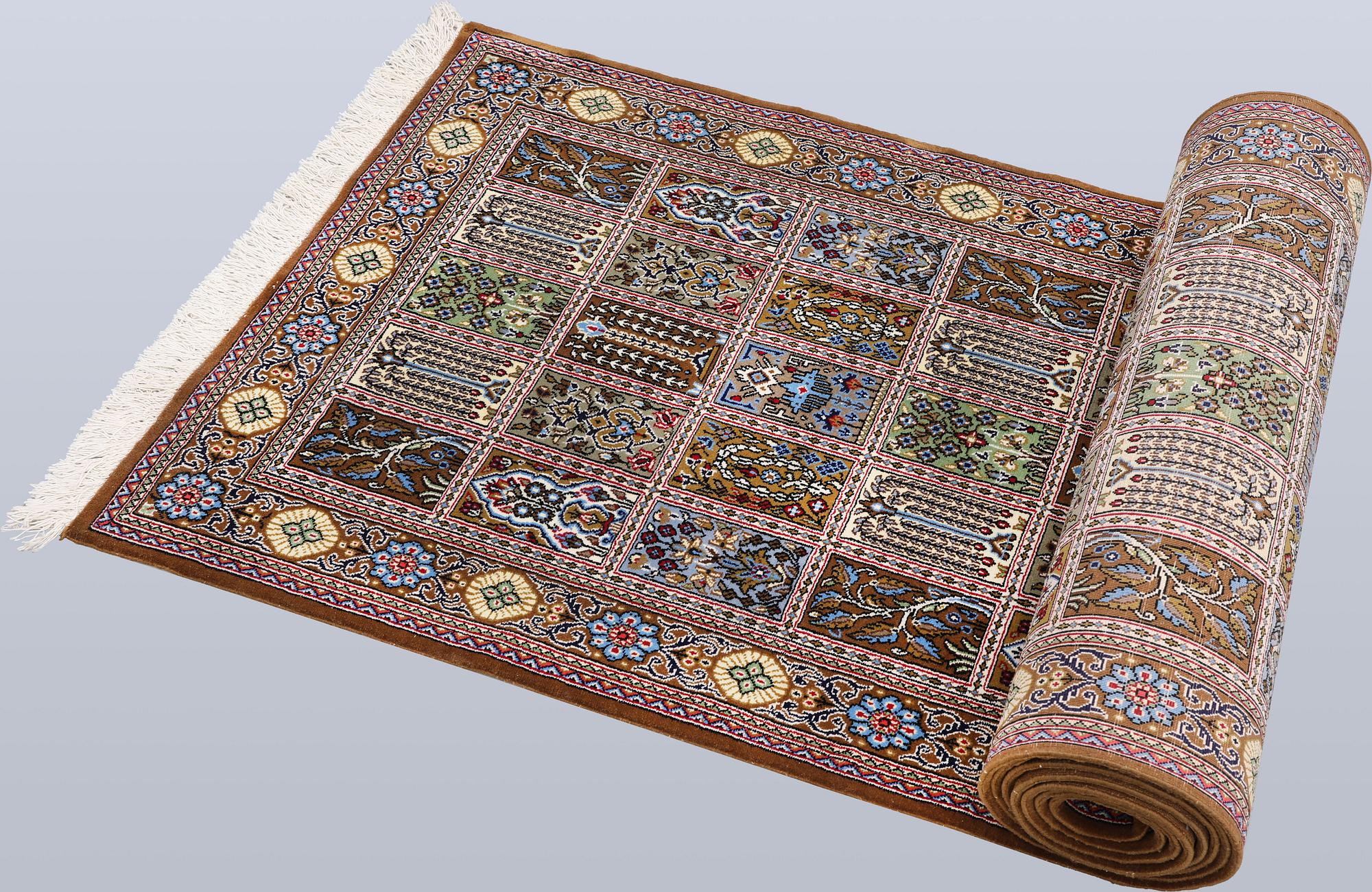A Gohm runner, approx. 397 x 83 cm.