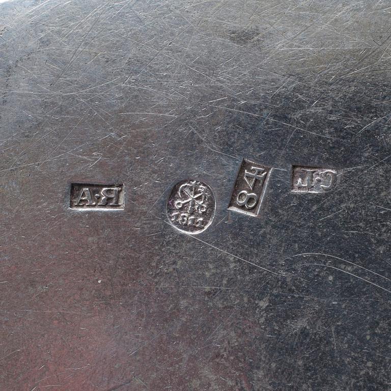 FAT, silver, stämplad  АЯ och СГ, S:t Petersburg 1811. Vikt ca 179 g.